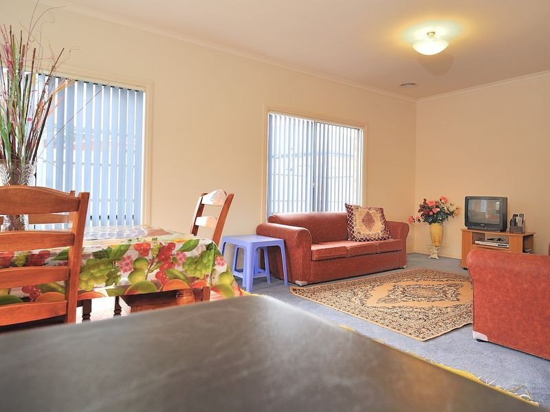 4 Hal Porter Terrace, Lynbrook VIC 3975