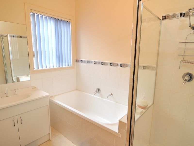 4 Hal Porter Terrace, Lynbrook VIC 3975