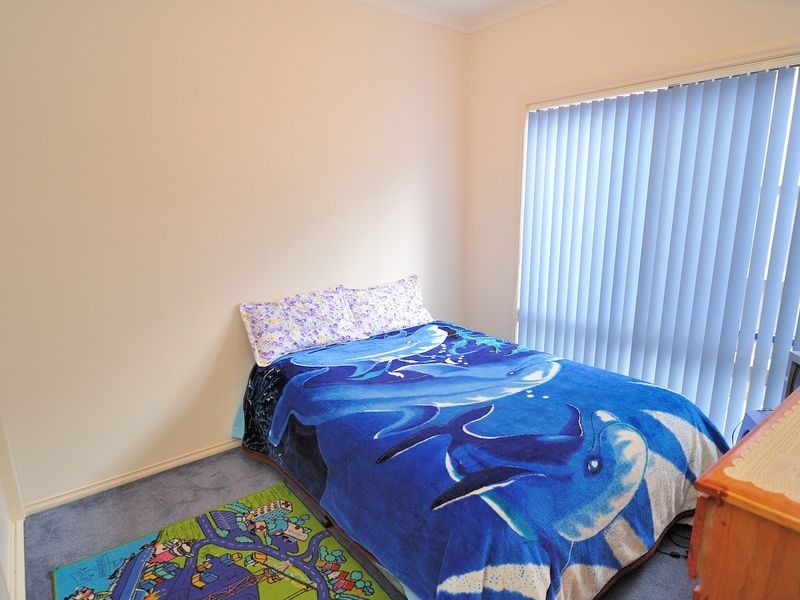 4 Hal Porter Terrace, Lynbrook VIC 3975