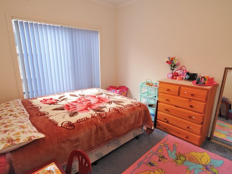 4 Hal Porter Terrace, Lynbrook VIC 3975