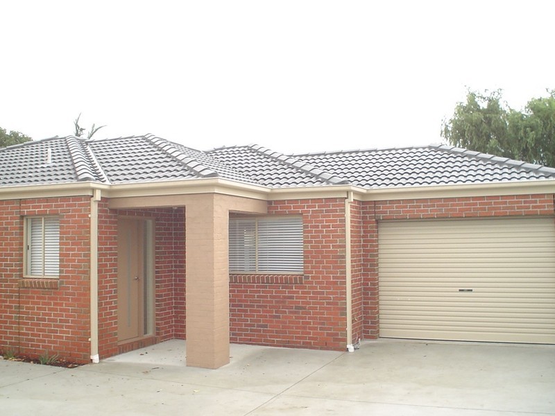2/21 Clarendon Street, Cranbourne VIC 3977