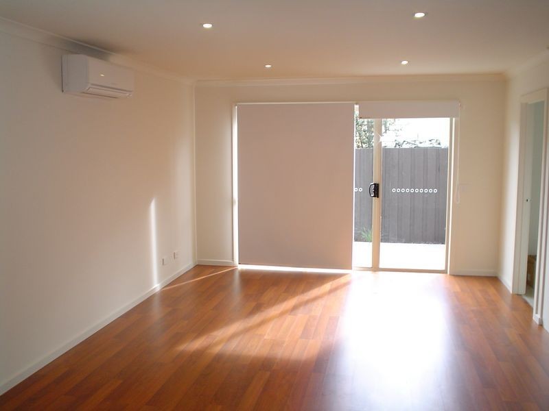 2/21 Clarendon Street, Cranbourne VIC 3977