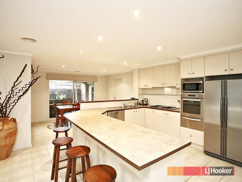 10 Baildor Court, Cranbourne VIC 3977