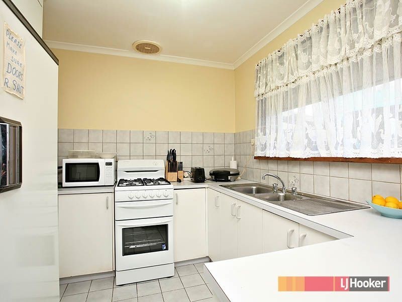 2/6 Hazlitt Court, Cranbourne VIC 3977