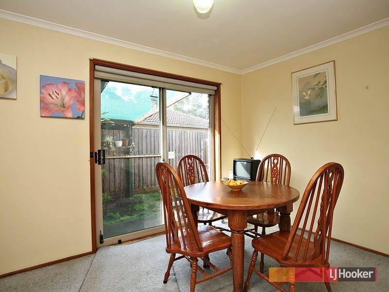2/6 Hazlitt Court, Cranbourne VIC 3977