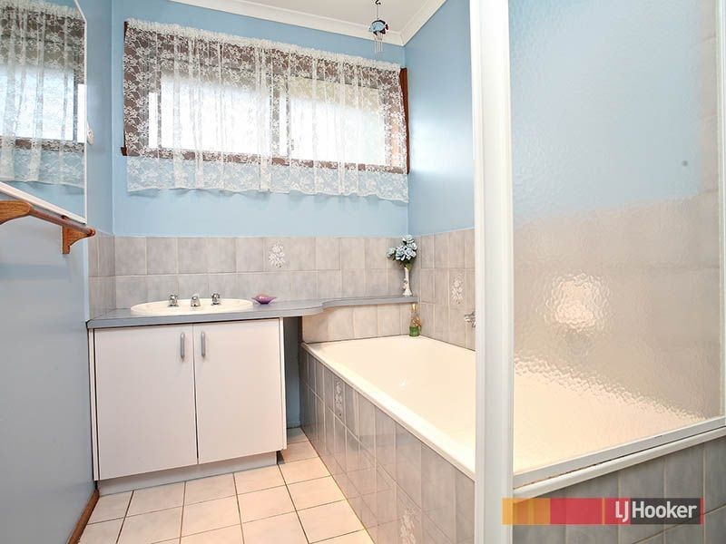 2/6 Hazlitt Court, Cranbourne VIC 3977