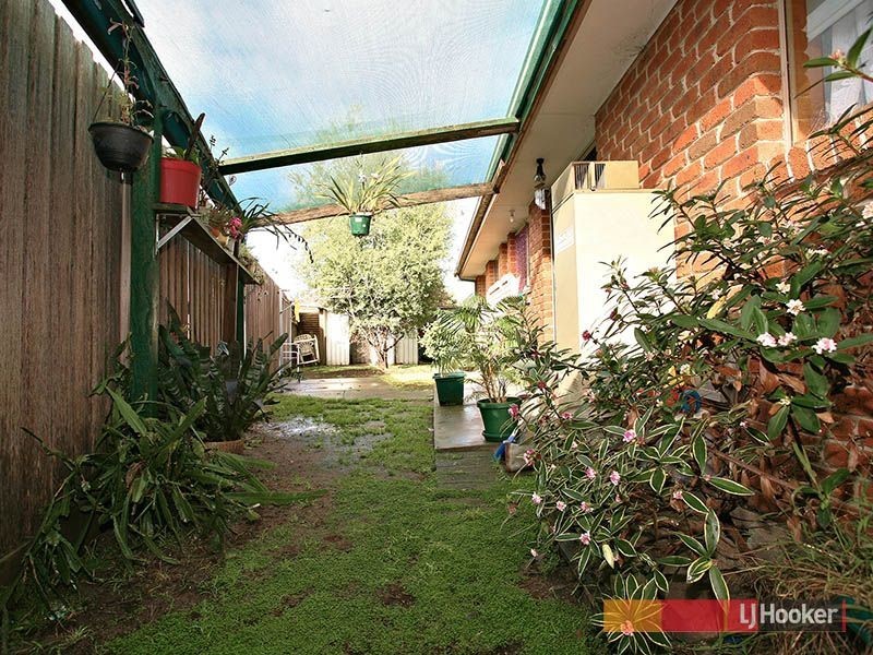 2/6 Hazlitt Court, Cranbourne VIC 3977