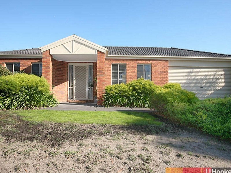 16 Greenock Crescent, Cranbourne East VIC 3977