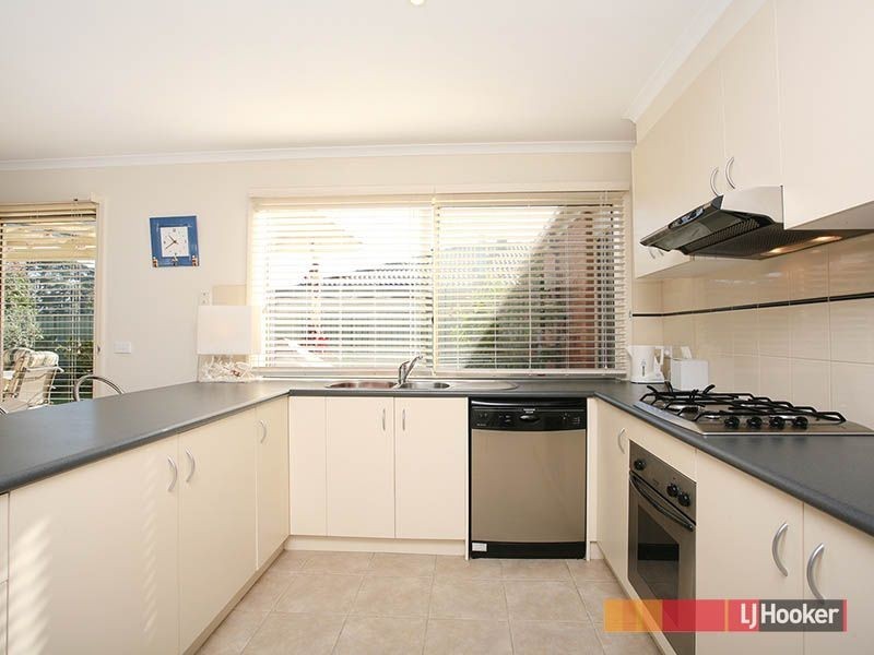 16 Greenock Crescent, Cranbourne East VIC 3977