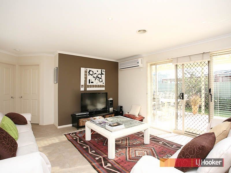 16 Greenock Crescent, Cranbourne East VIC 3977