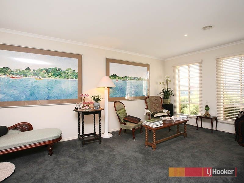 16 Greenock Crescent, Cranbourne East VIC 3977