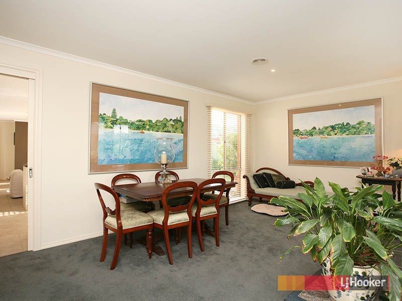 16 Greenock Crescent, Cranbourne East VIC 3977