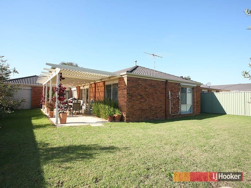 16 Greenock Crescent, Cranbourne East VIC 3977