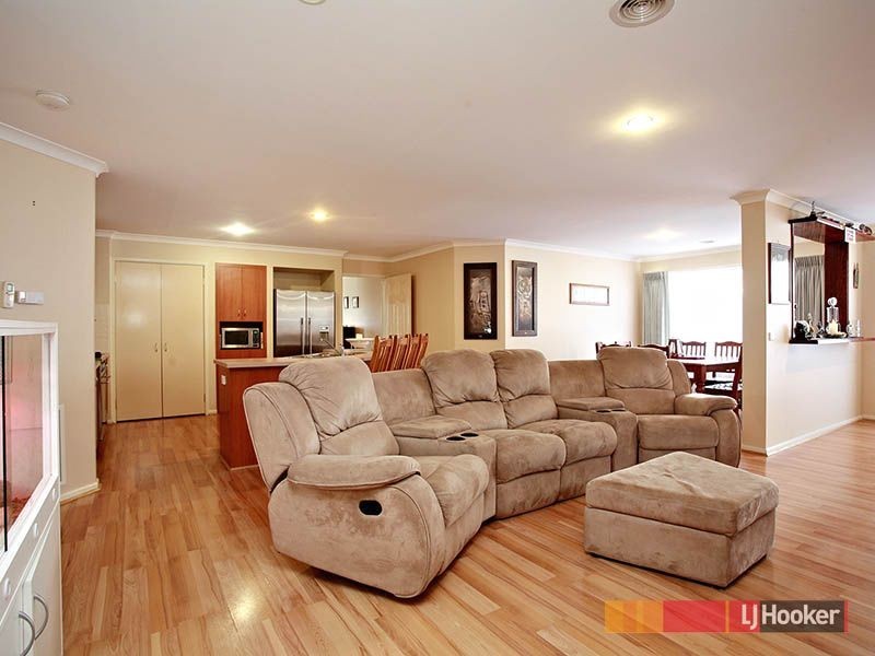 17 Stone Hill Circuit, Cranbourne East VIC 3977