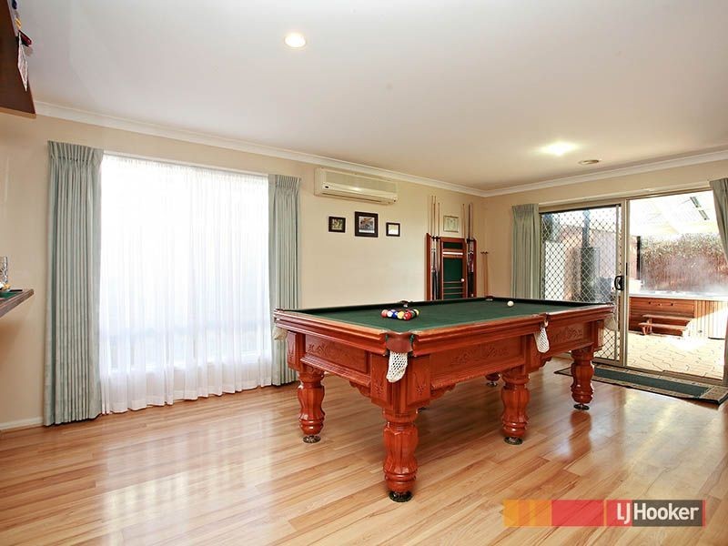 17 Stone Hill Circuit, Cranbourne East VIC 3977