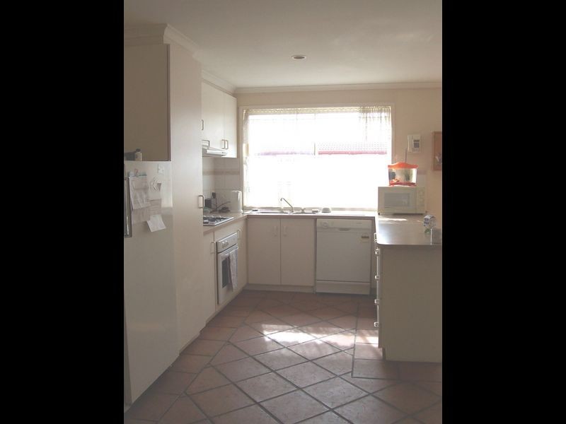 1 Emoh Close, Cranbourne East VIC 3977