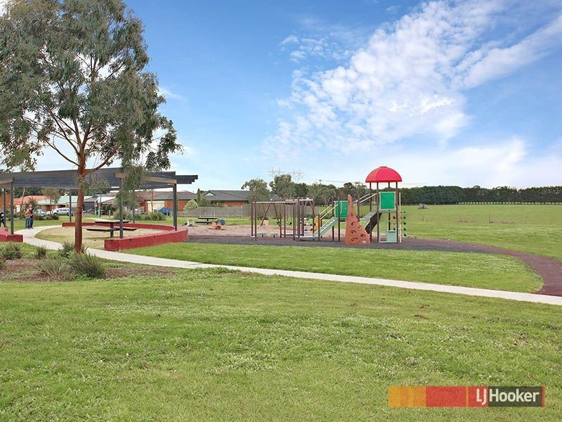 71 Dartmoor Drive, Cranbourne East VIC 3977