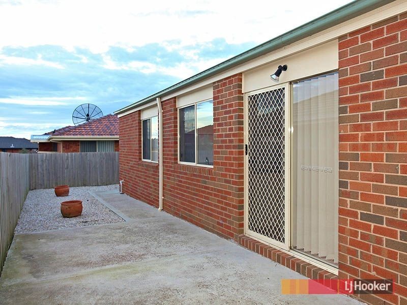 71 Dartmoor Drive, Cranbourne East VIC 3977