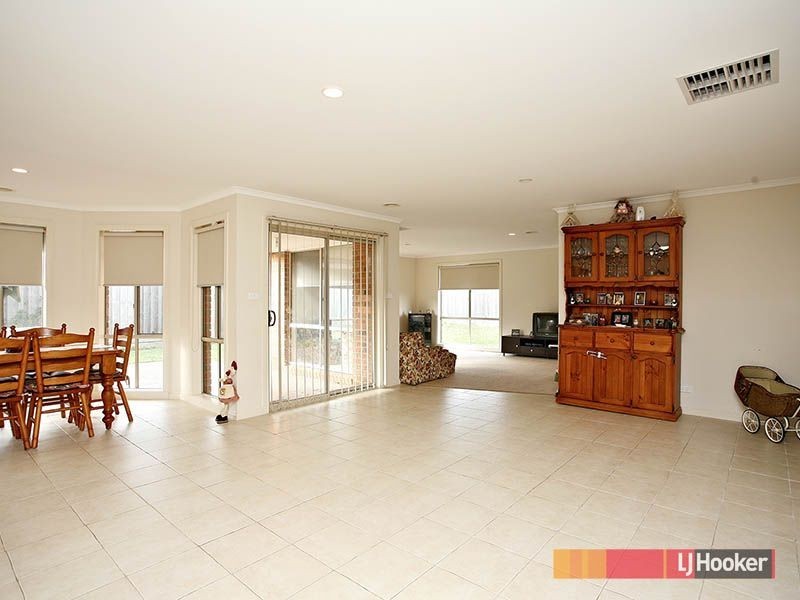 89 Central Parkway, Cranbourne VIC 3977