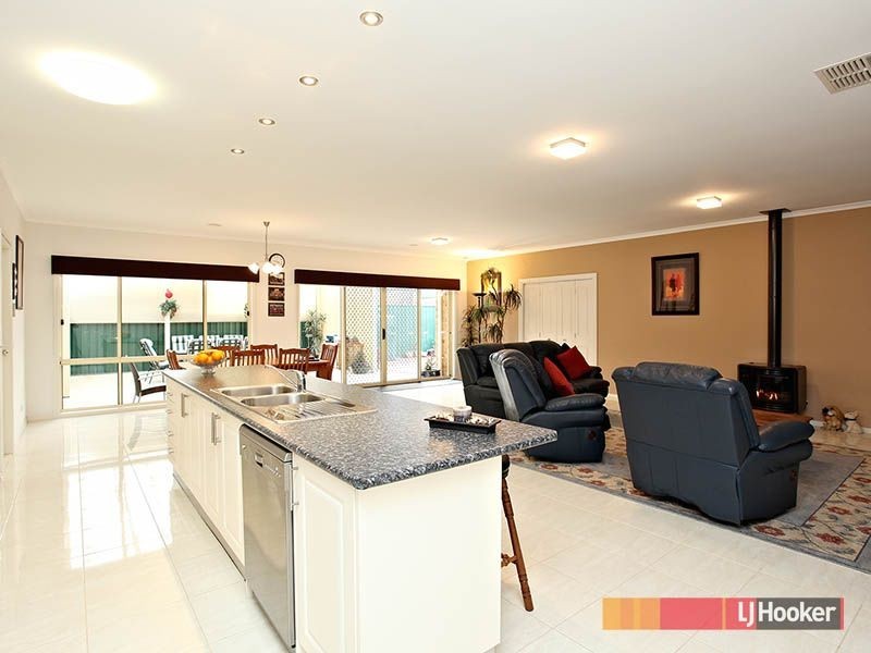 12 Galway Place, Cranbourne VIC 3977