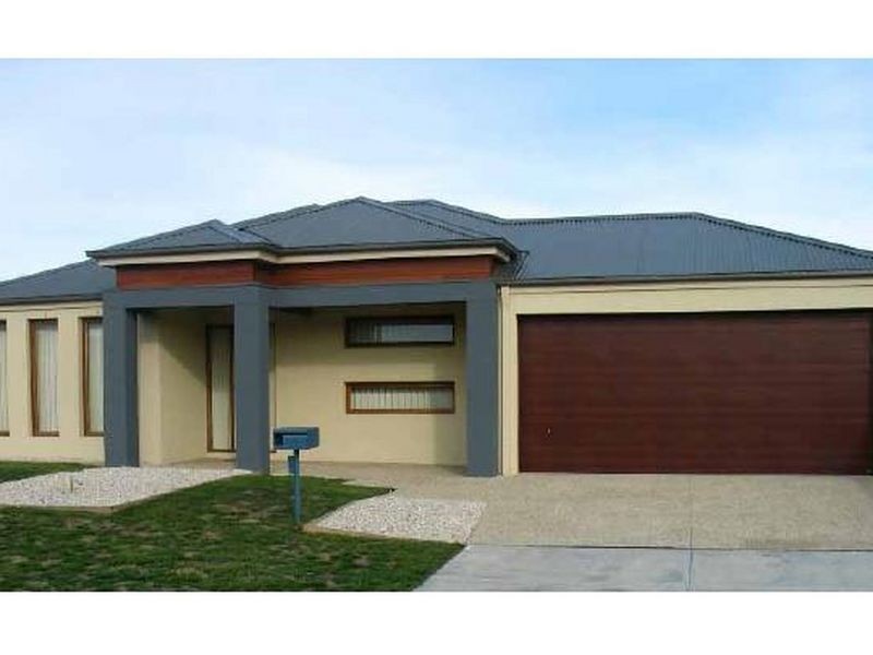 302/ Linsell Boulevard, Cranbourne East VIC 3977