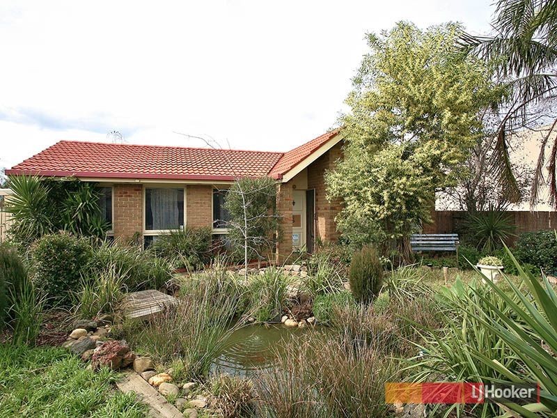 10 Candytuft Close, Cranbourne North VIC 3977