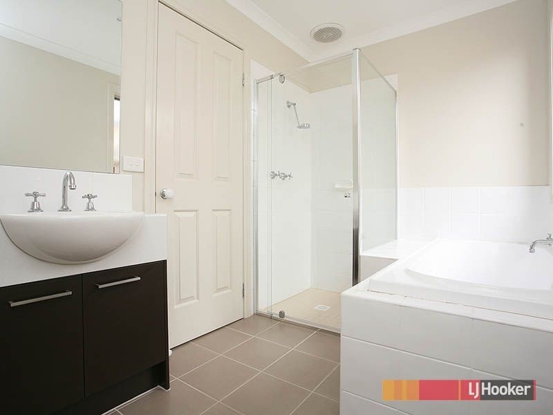 19 Pepperbush Circuit, Cranbourne VIC 3977