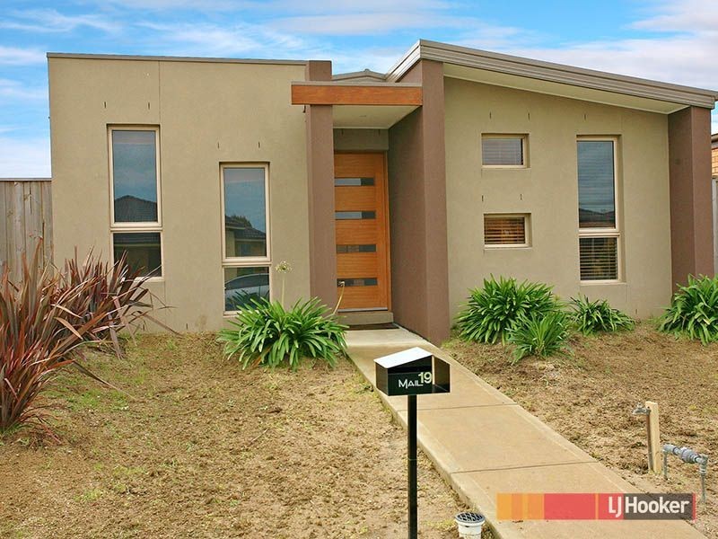 19 Pepperbush Circuit, Cranbourne VIC 3977