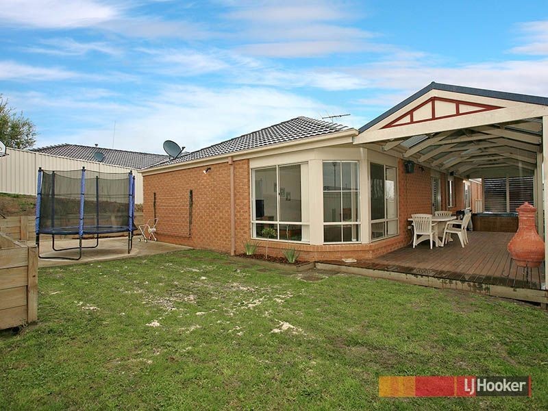 3 Cardiff Grove, Cranbourne East VIC 3977