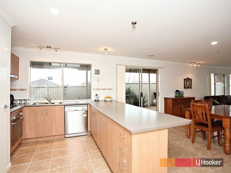 3 Cardiff Grove, Cranbourne East VIC 3977