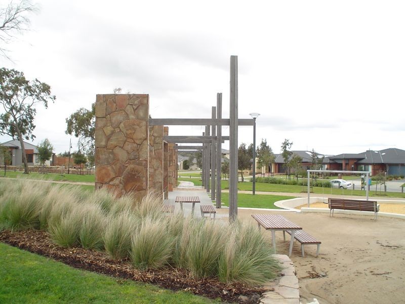 27 Rennison Drive, Cranbourne VIC 3977