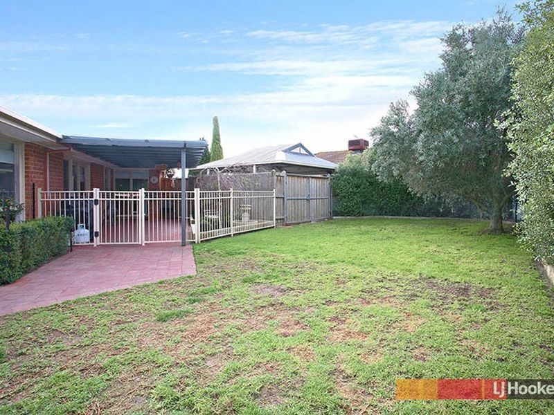 16 Oates Court, Cranbourne North VIC 3977