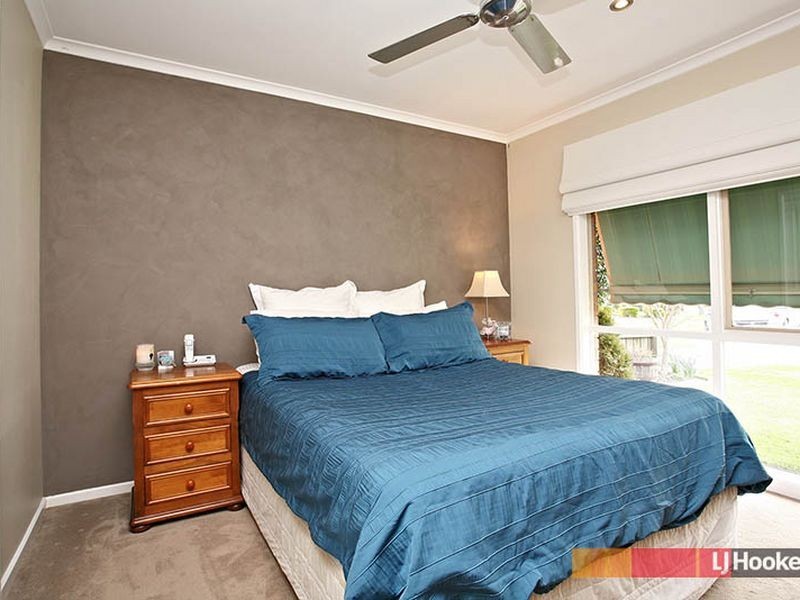 16 Oates Court, Cranbourne North VIC 3977