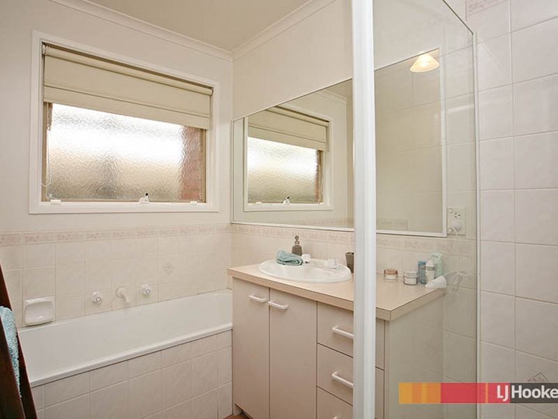 16 Oates Court, Cranbourne North VIC 3977