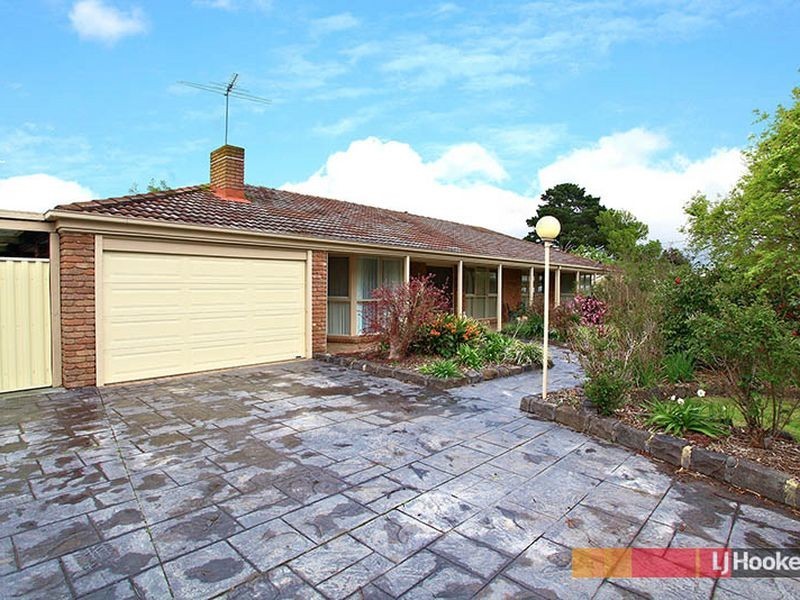 26 Huon Park Road, Cranbourne North VIC 3977