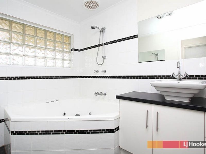 26 Huon Park Road, Cranbourne North VIC 3977