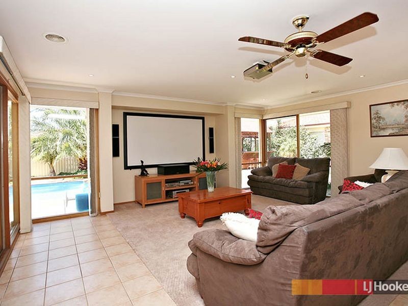 1 Huntingdale Close, Cranbourne VIC 3977