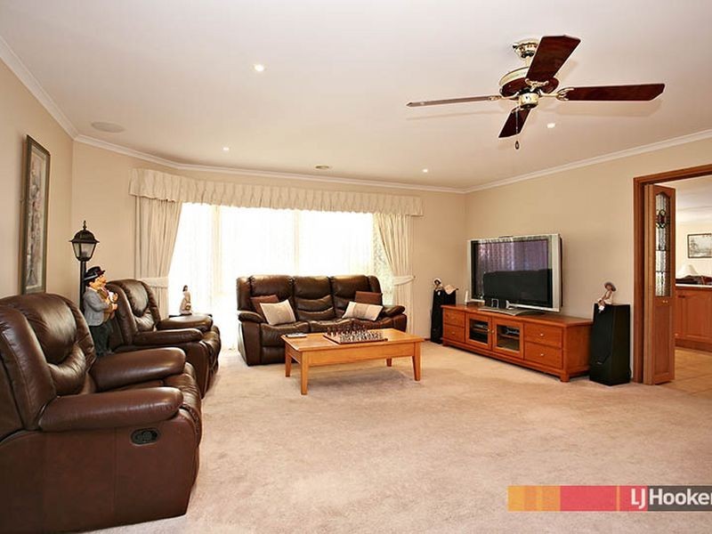 1 Huntingdale Close, Cranbourne VIC 3977