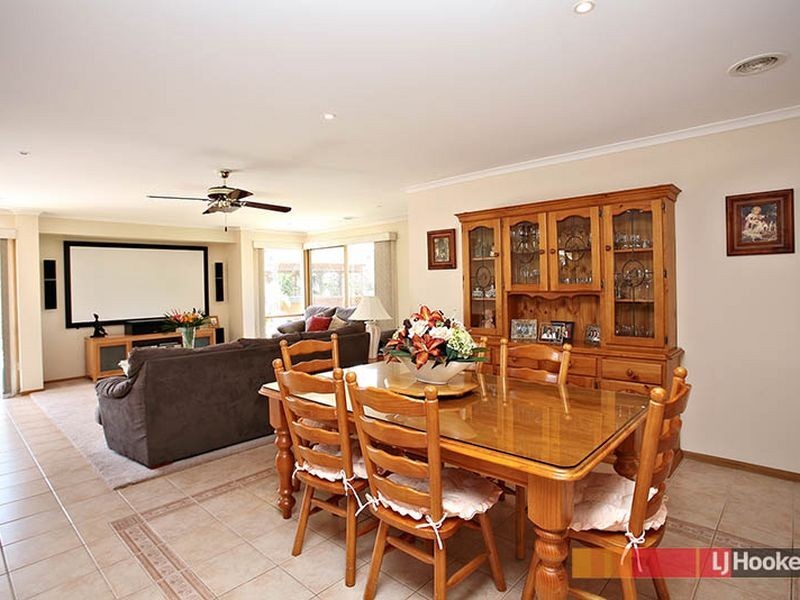 1 Huntingdale Close, Cranbourne VIC 3977