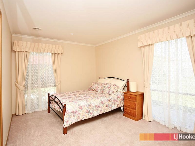 1 Huntingdale Close, Cranbourne VIC 3977