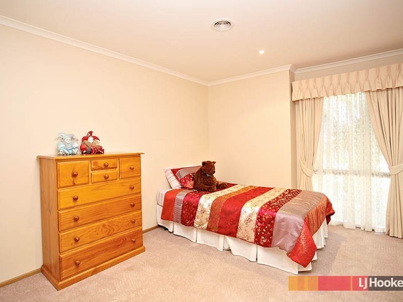 1 Huntingdale Close, Cranbourne VIC 3977