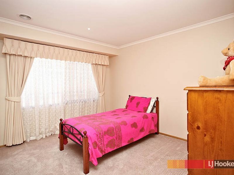 1 Huntingdale Close, Cranbourne VIC 3977