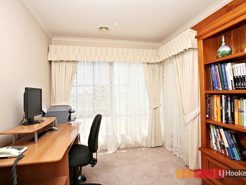 1 Huntingdale Close, Cranbourne VIC 3977