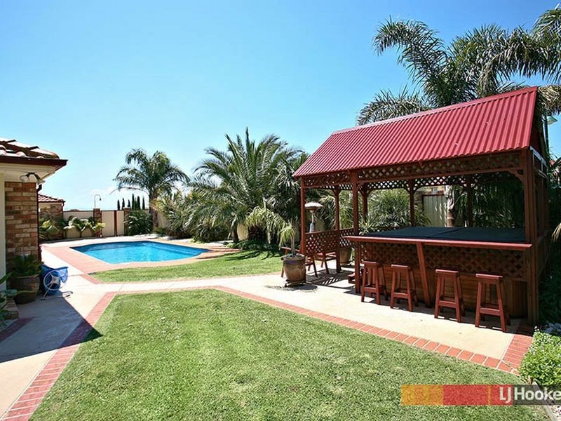 1 Huntingdale Close, Cranbourne VIC 3977