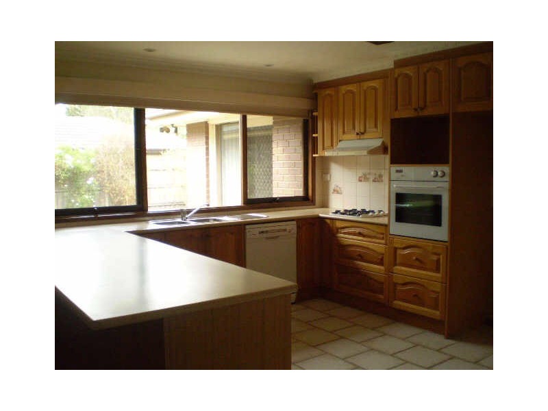 12 Railway Road, Clyde VIC 3978