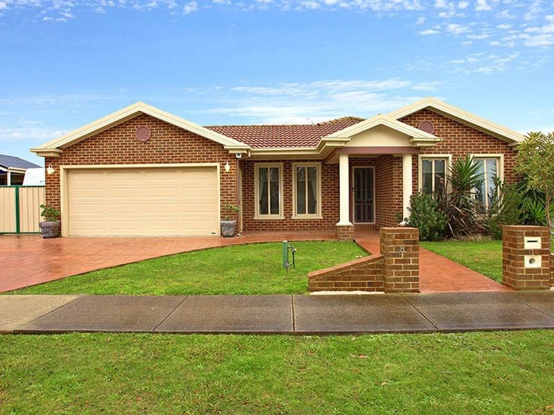 8 Galway Place, Cranbourne VIC 3977