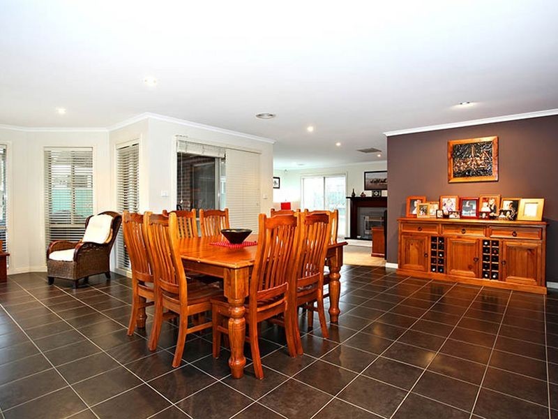 8 Galway Place, Cranbourne VIC 3977