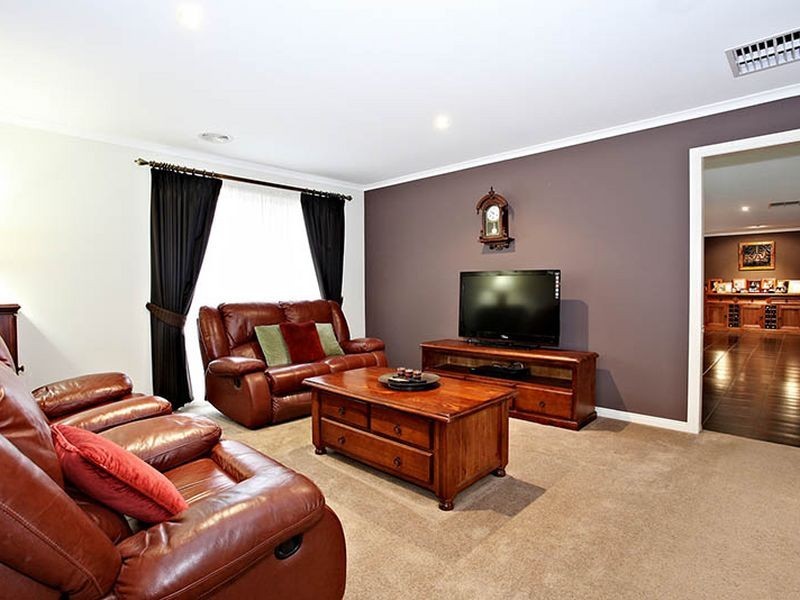 8 Galway Place, Cranbourne VIC 3977