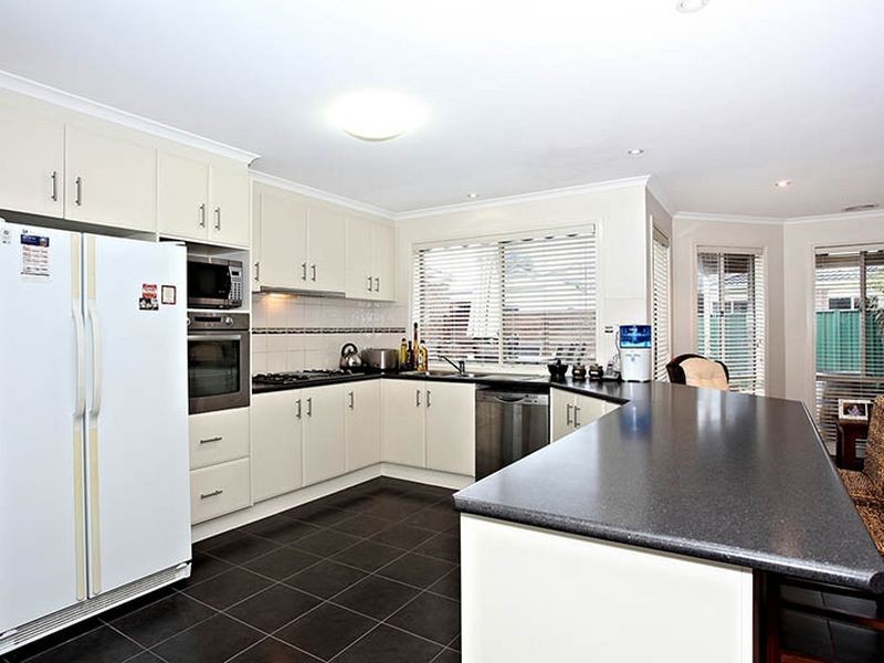 8 Galway Place, Cranbourne VIC 3977