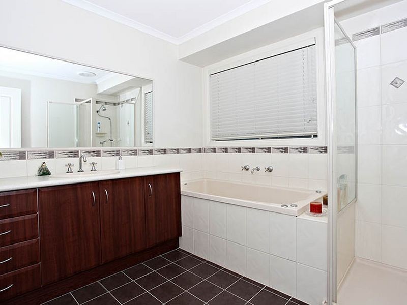 8 Galway Place, Cranbourne VIC 3977